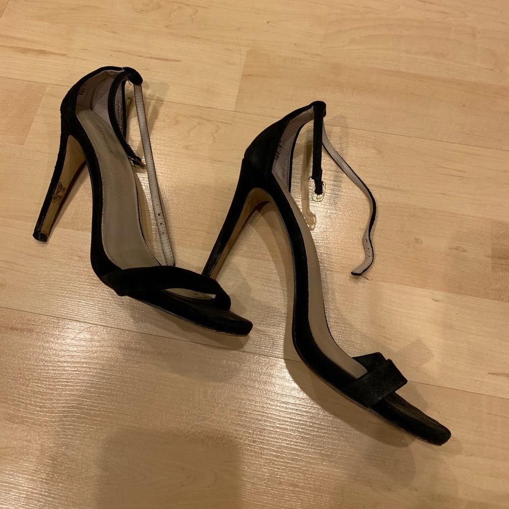 Strappy black pumps